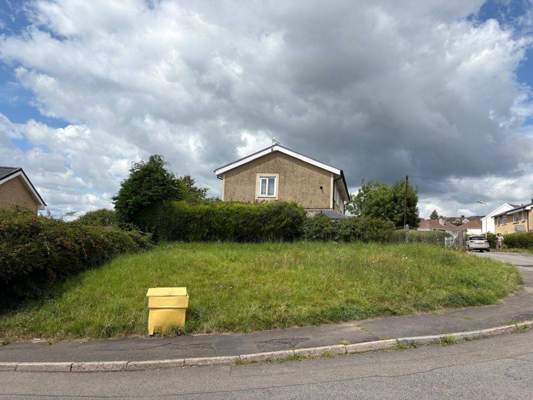land between 6 & 8 Aneurin Crescent, Merthyr Tydfil, Mid Glamorgan, CF47 0TB