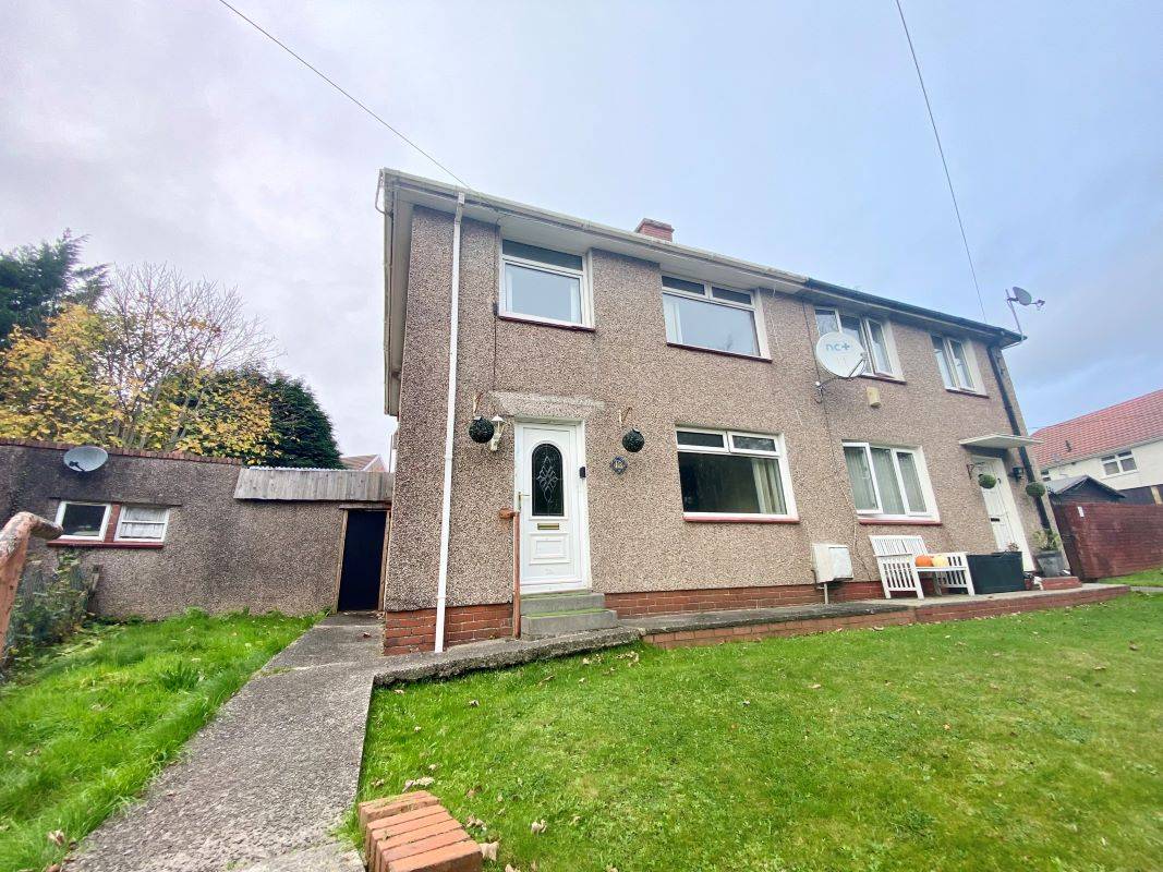 13 Heol Y Vagwr Clydach, Swansea, SA6 5NA