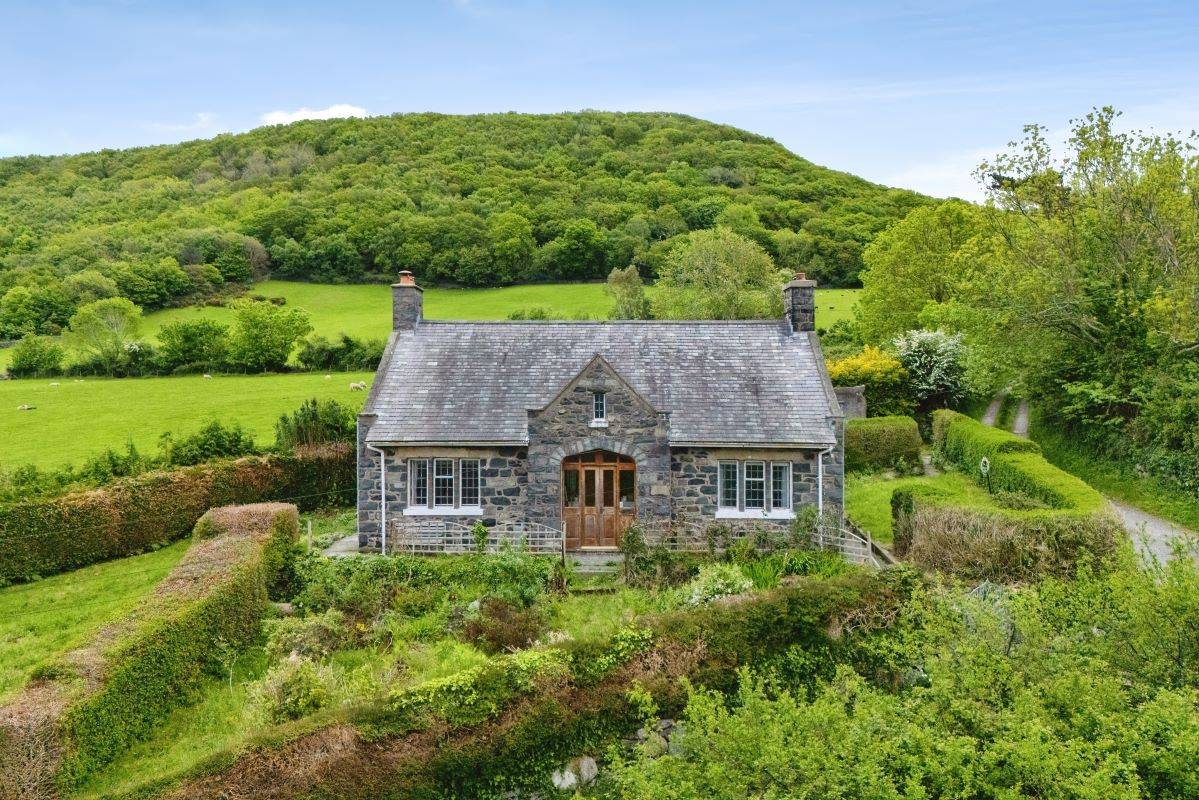 Sunnyside Abergwyngregyn, Llanfairfechan, Gwynedd, LL33 0LA