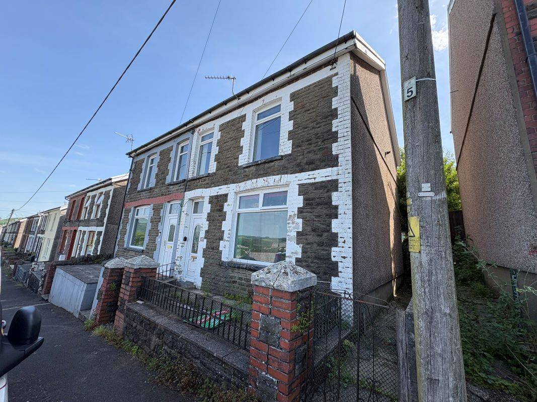 24 Oakland Terrace, Cilfynydd, Pontypridd, CF37 4HB