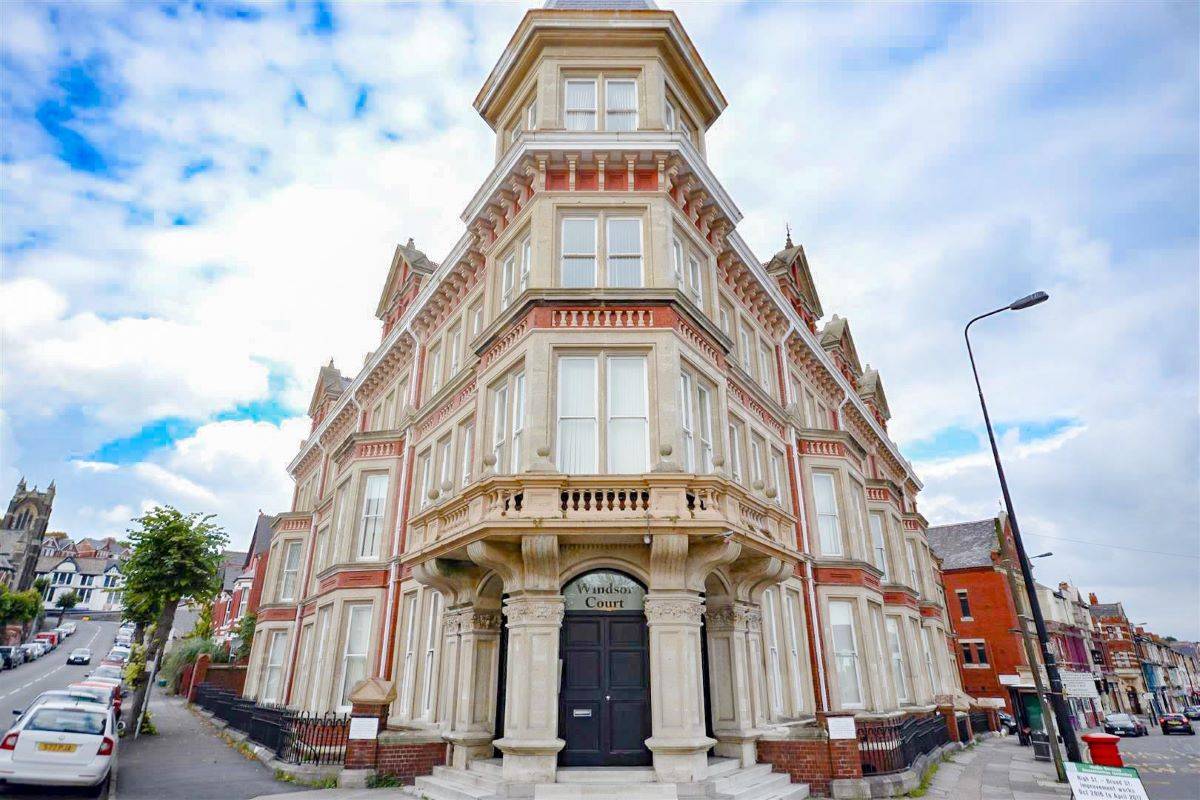 9 Windsor Court Windsor Road, Barry, CF62 7AP