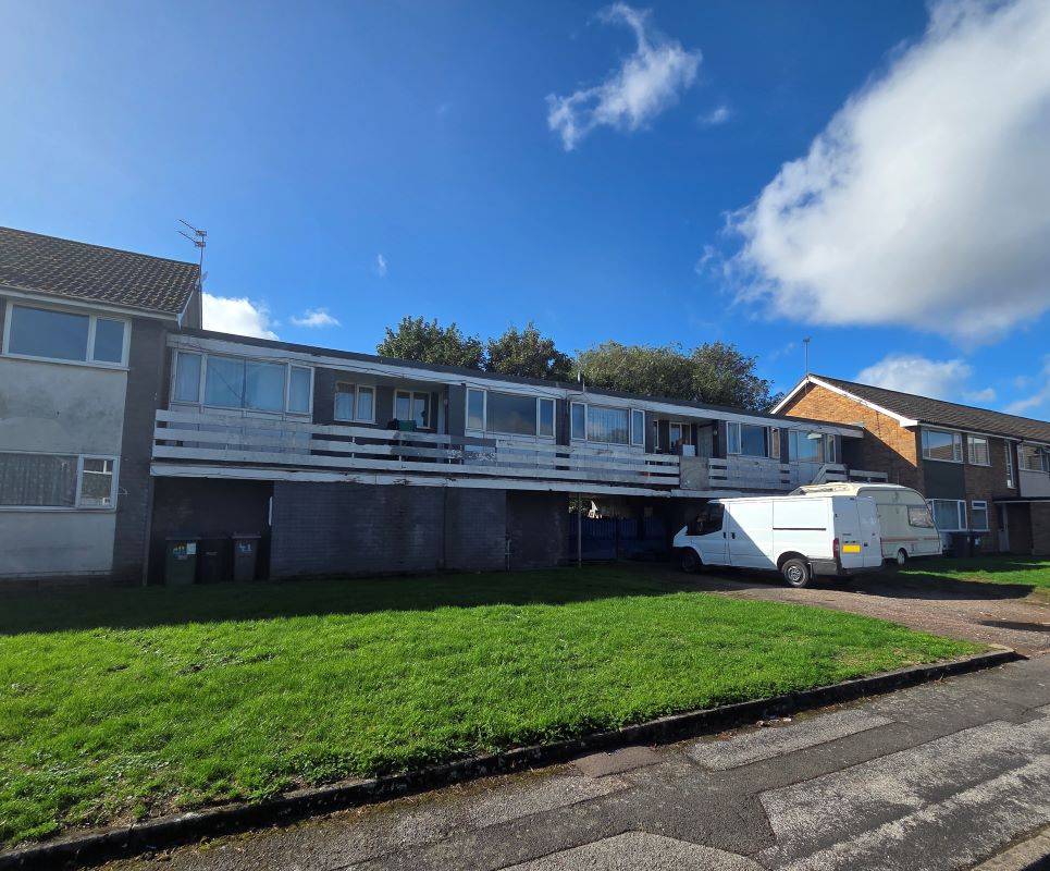 44 Tudor Court, Tipton, West Midlands, DY4 8UX