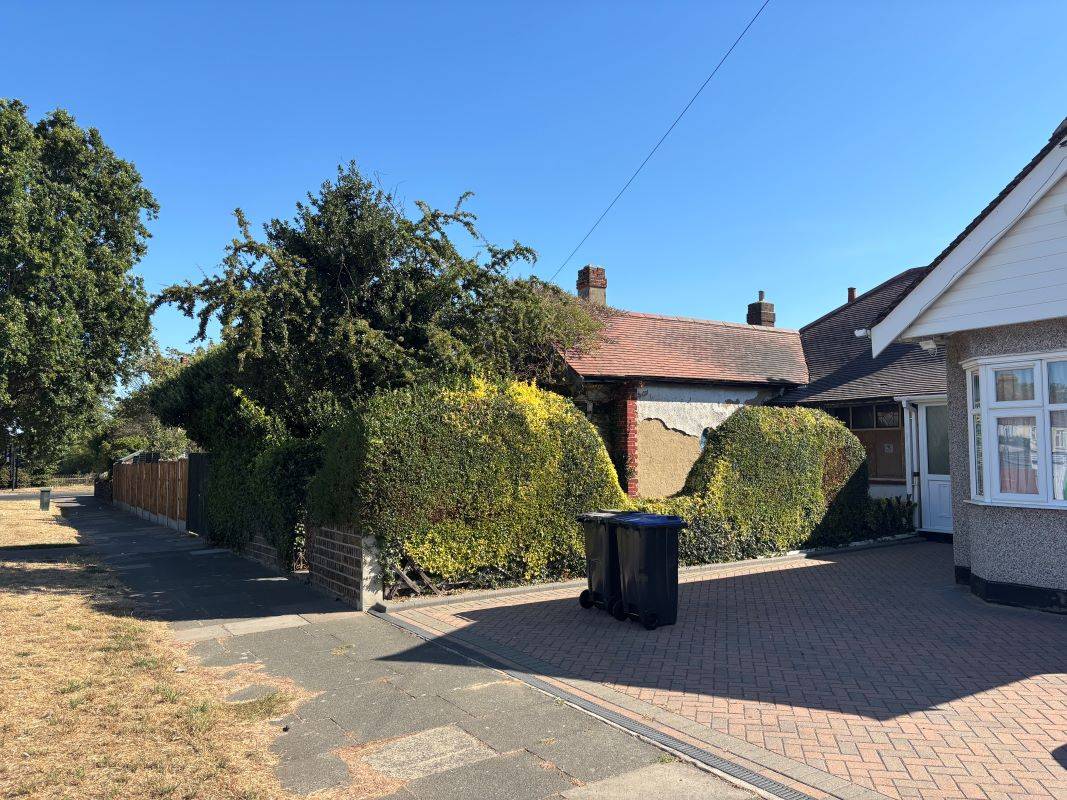 376 Bournemouth Park Road, Southend-on-Sea, Essex, SS2 5LZ