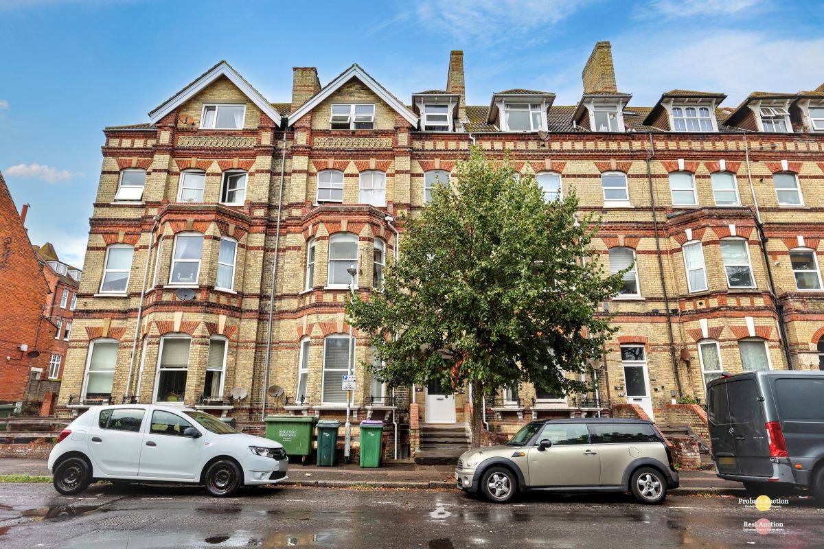Flat 6 Laburnham Court, 22-24 Westbourne Gardens, Folkestone, Kent, CT20 2HZ
