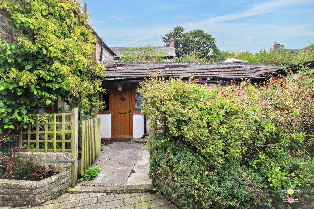 2 The Retreat, Main Street, Taddington, Buxton, Derbyshire, SK17 9TU