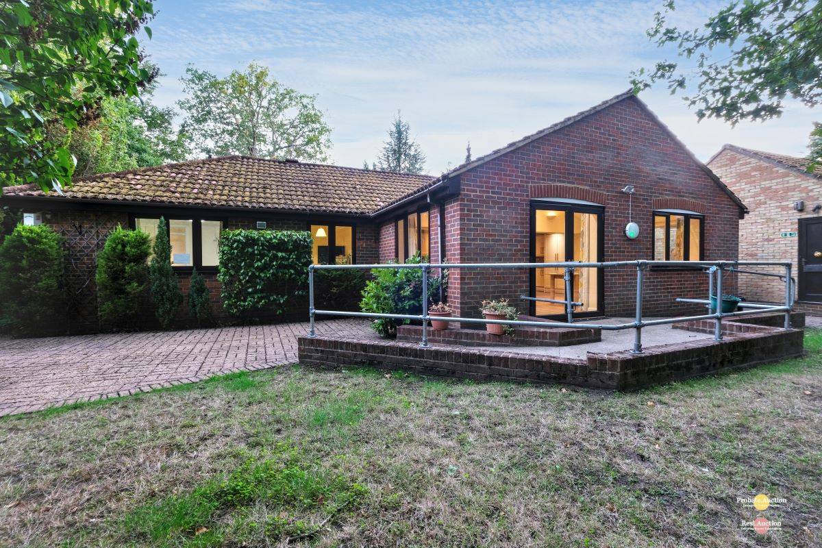 66 Holmbury Avenue, Crowthorne, Berkshire, RG45 6TQ