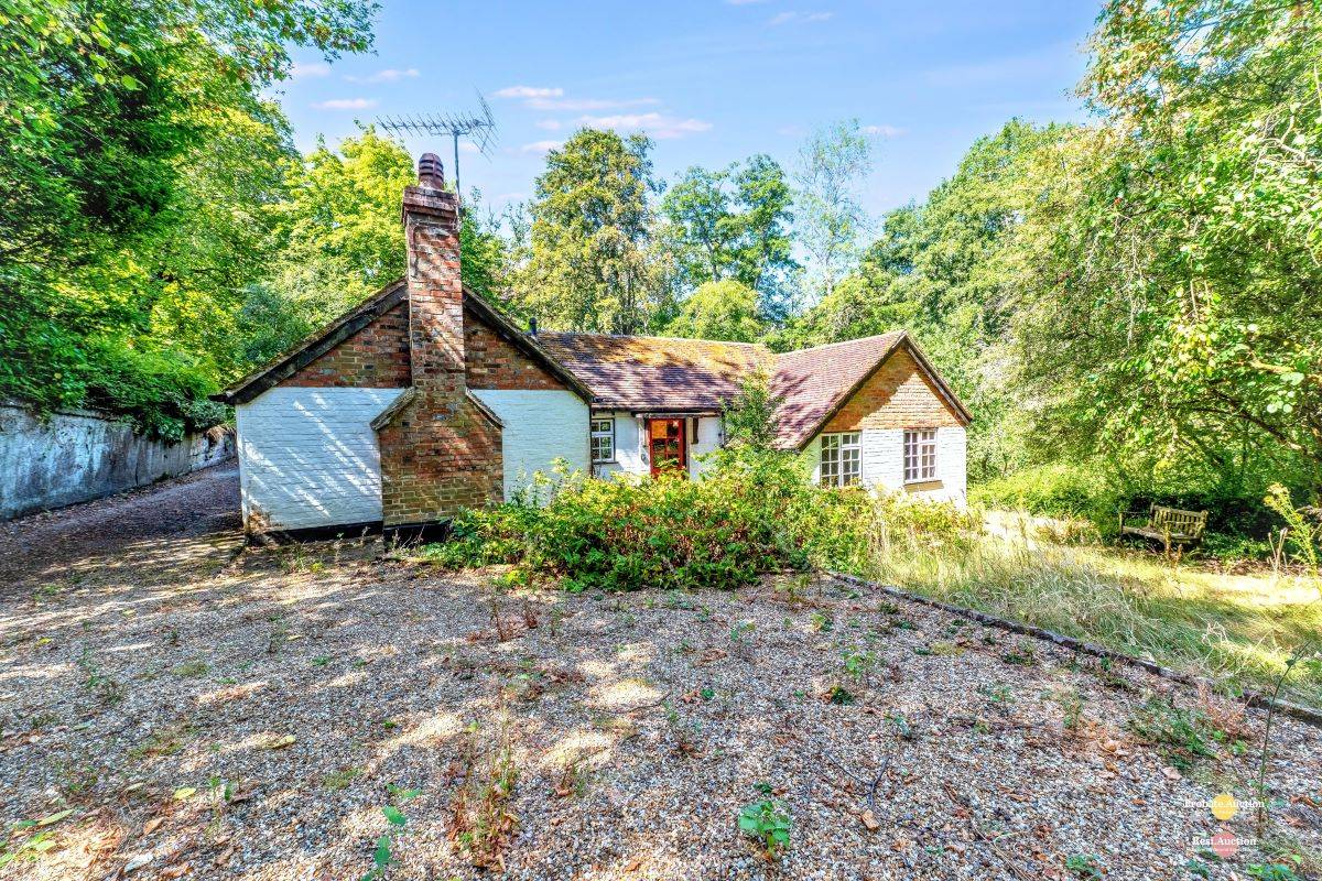 Anstead Brook Cottage, Petworth Road, Haslemere, Surrey, GU27 3BG