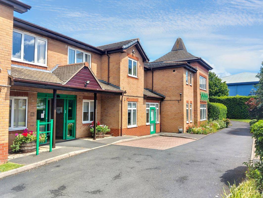 Apartment 37 Kingsford Court, 125 Ulleries Road, Solihull, West Midlands, B92 8DT