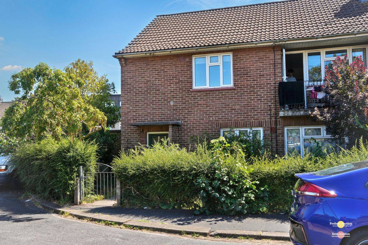 9 Bradeston Grove, Bristol, Avon, BS16 1JZ