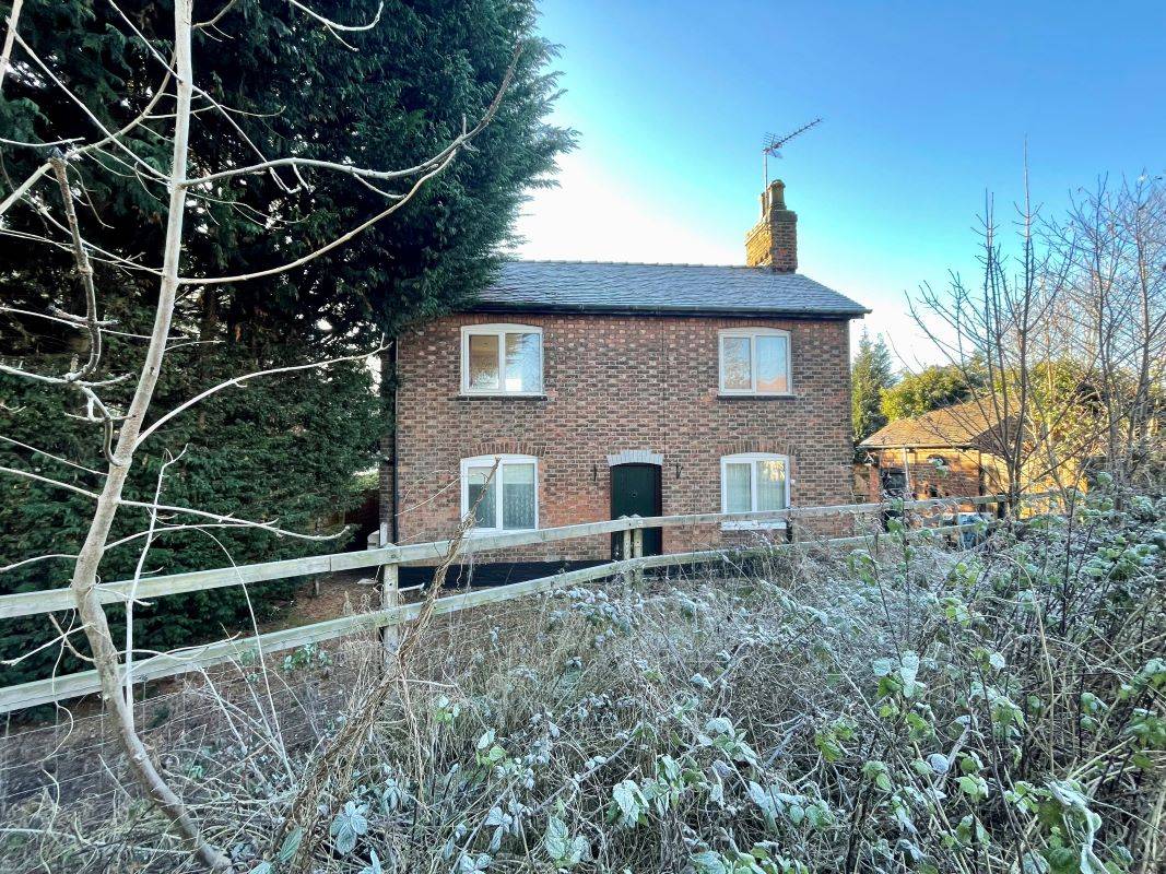 2 London Road, Stapeley, Nantwich, Cheshire, CW5 7JJ