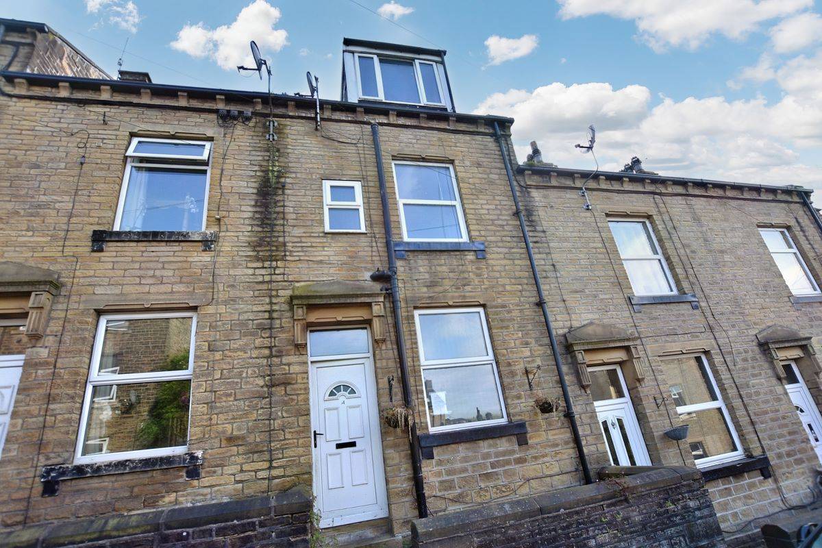 34 Middle Dean Street, Greetland, Halifax, West Yorkshire, HX4 8DP