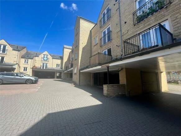 46 Winchester Court West View, Boothtown, Halifax, West Yorkshire, HX3 6PG