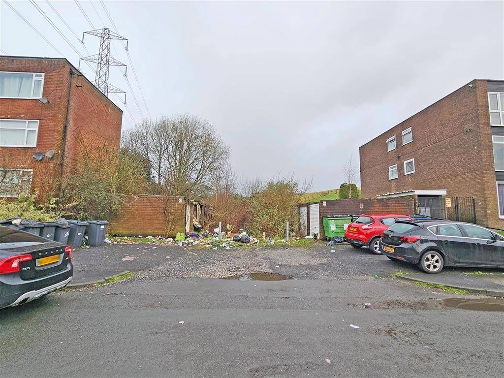 Garages at Baguley Crescent Middleton, Manchester, Lancashire, M24 4QX
