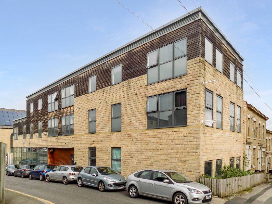 Room 6 Salem Street Student Accommodation, Bradford, West Yorkshire, BD1 4QD