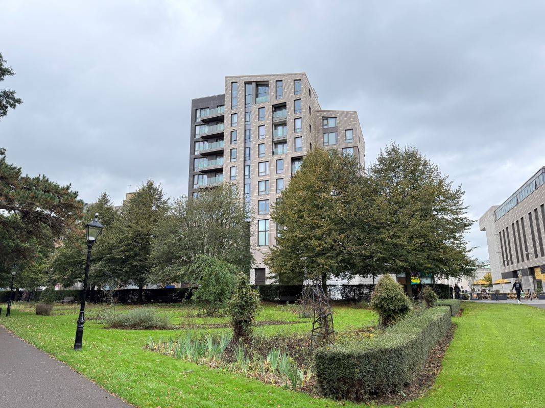 Flat 23 Guildhall Apartments, 10 Park Walk, Southampton, Hampshire, SO14 7BL
