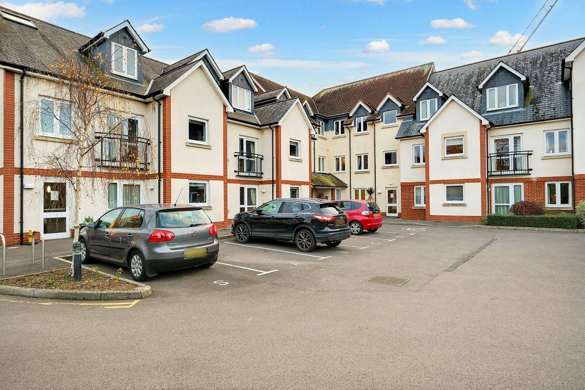 8 Farringford Court 1 Avenue Road, Lymington, Hampshire, SO41 9PA