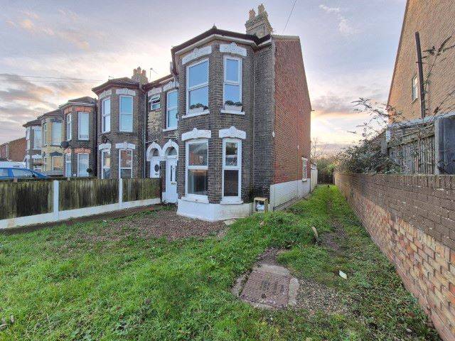 54 Yarmouth Road Caister-On-Sea, Great Yarmouth, Norfolk, NR30 5BT