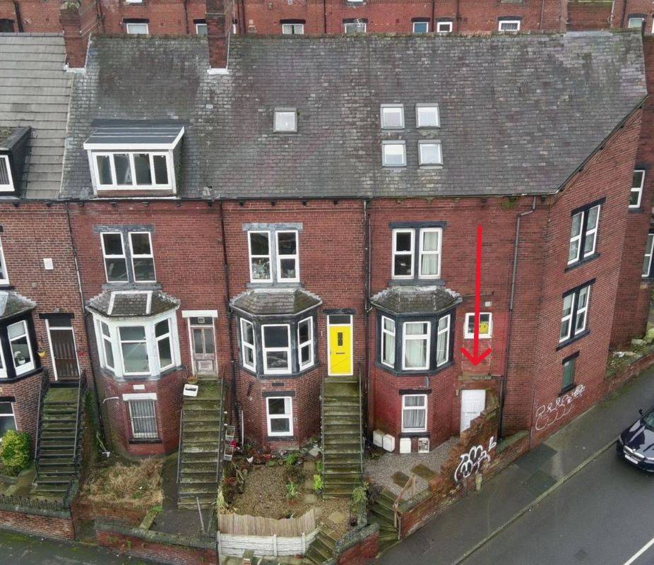 Flat 1 16 Park Crescent, Leeds, West Yorkshire, LS12 3NL