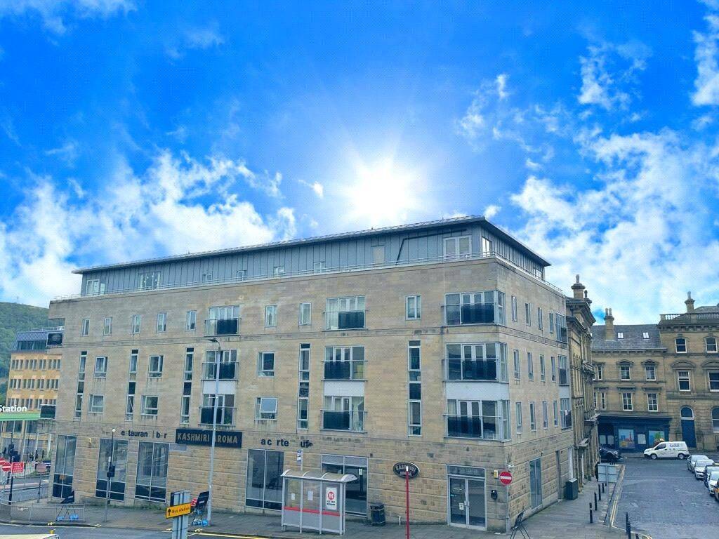 Flat 10 Crossley House, Town Hall Street East, Halifax, West Yorkshire, HX1 1UP