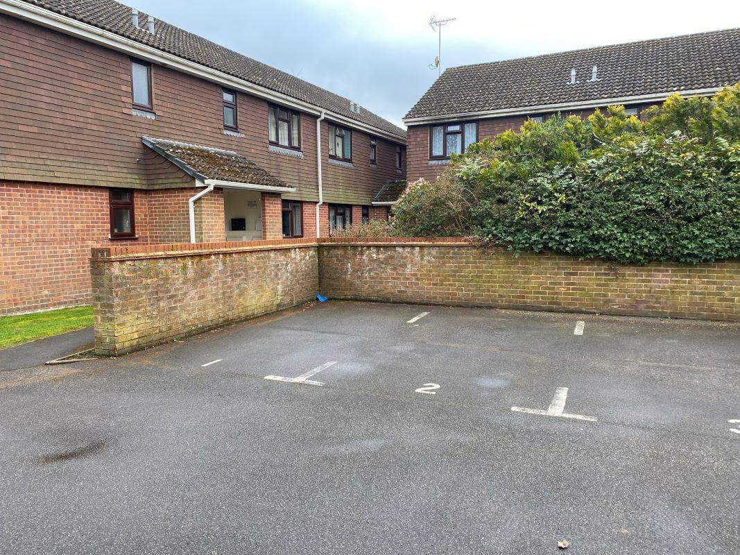8 Robyns Way, Edenbridge, Kent, TN8 5SE