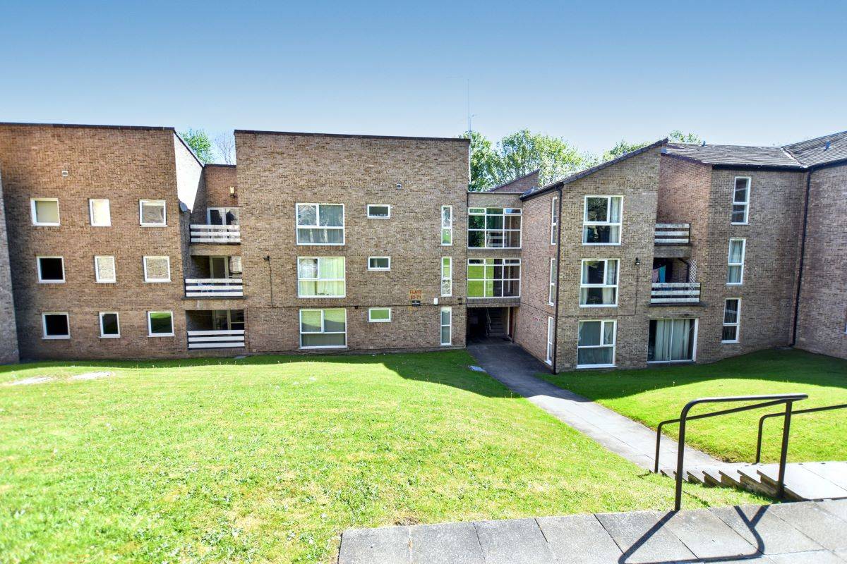 66 Frizley Gardens, Bradford, West Yorkshire, BD9 4LZ