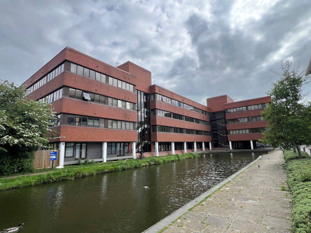 Flat 15 Kingfisher House, Aylesbury, Buckinghamshire, HP21 7FS