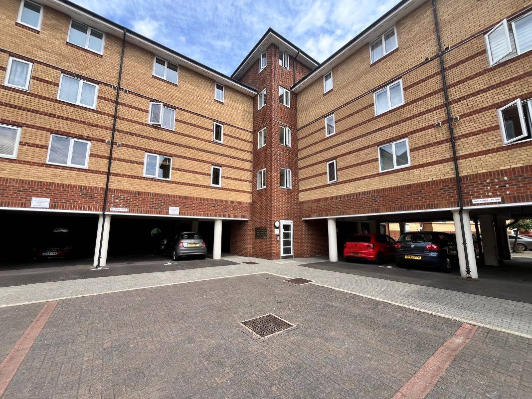 Flat 46 Scotney Gardens, Maidstone, Kent, ME16 0GR