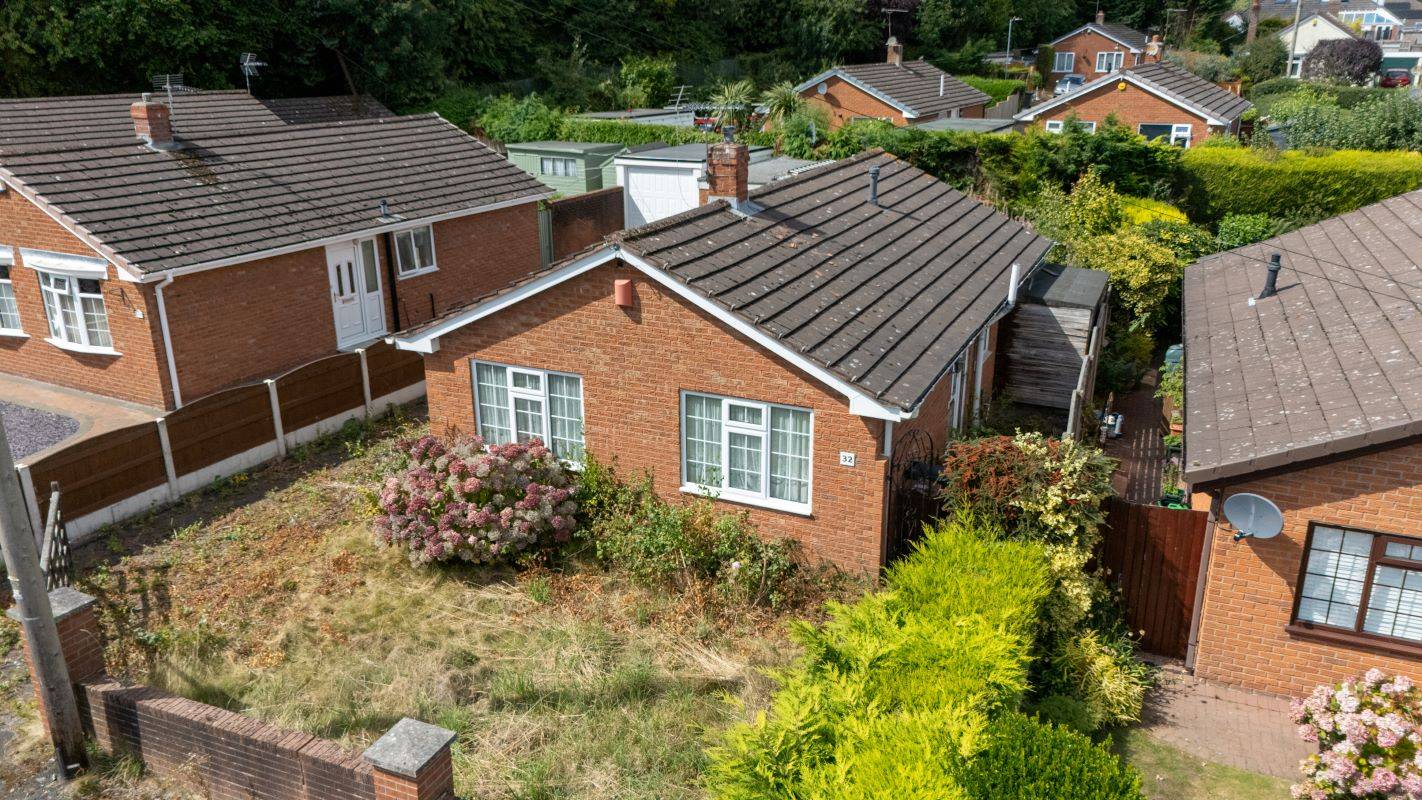 32 Woodlands Drive Hawarden, Deeside, Clwyd, CH5 3LA