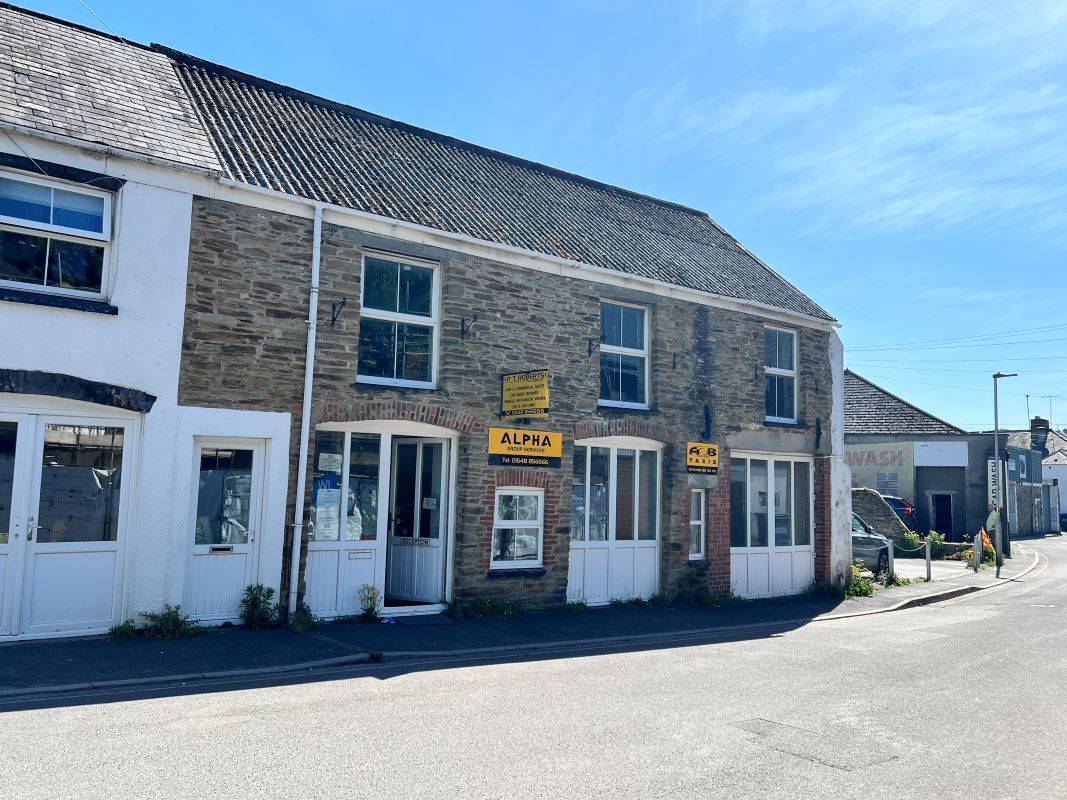 Land and buildings to the north east of Union Road, Kingsbridge, Devon, TQ7 1EF