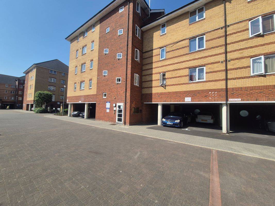 Flat 11 Scotney Gardens, Maidstone, Kent, ME16 0GR