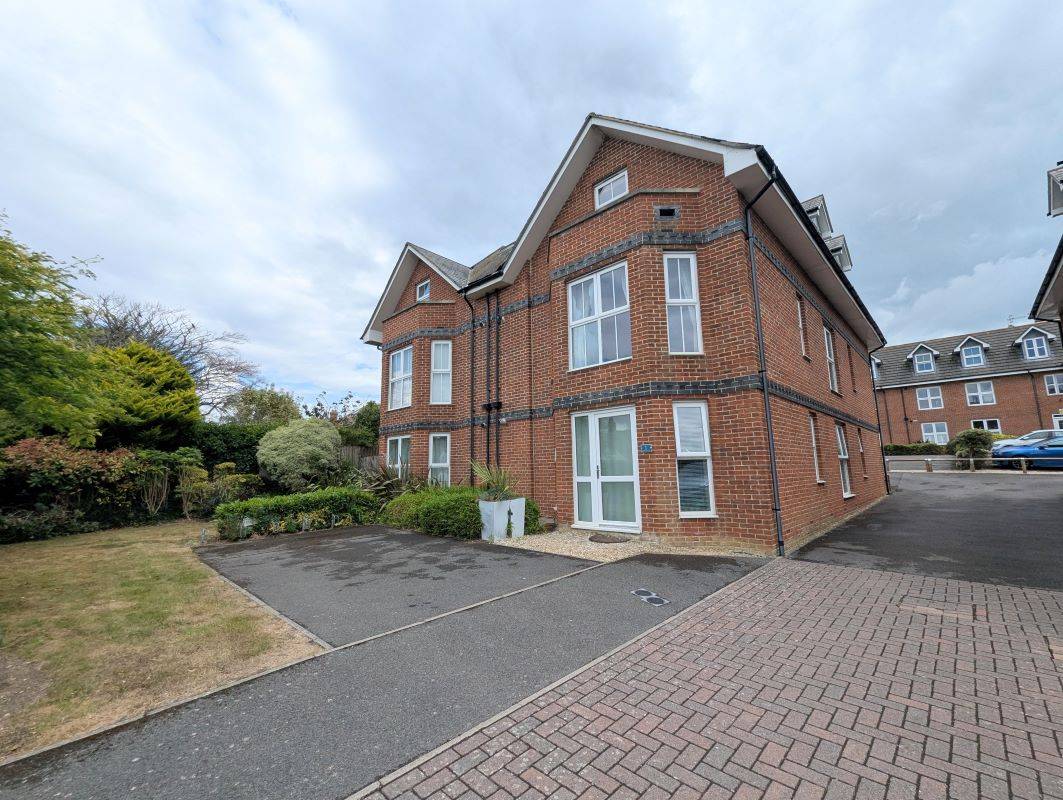 Flat 3, 644 Dorchester Road, Weymouth, Dorset, DT3 5FL