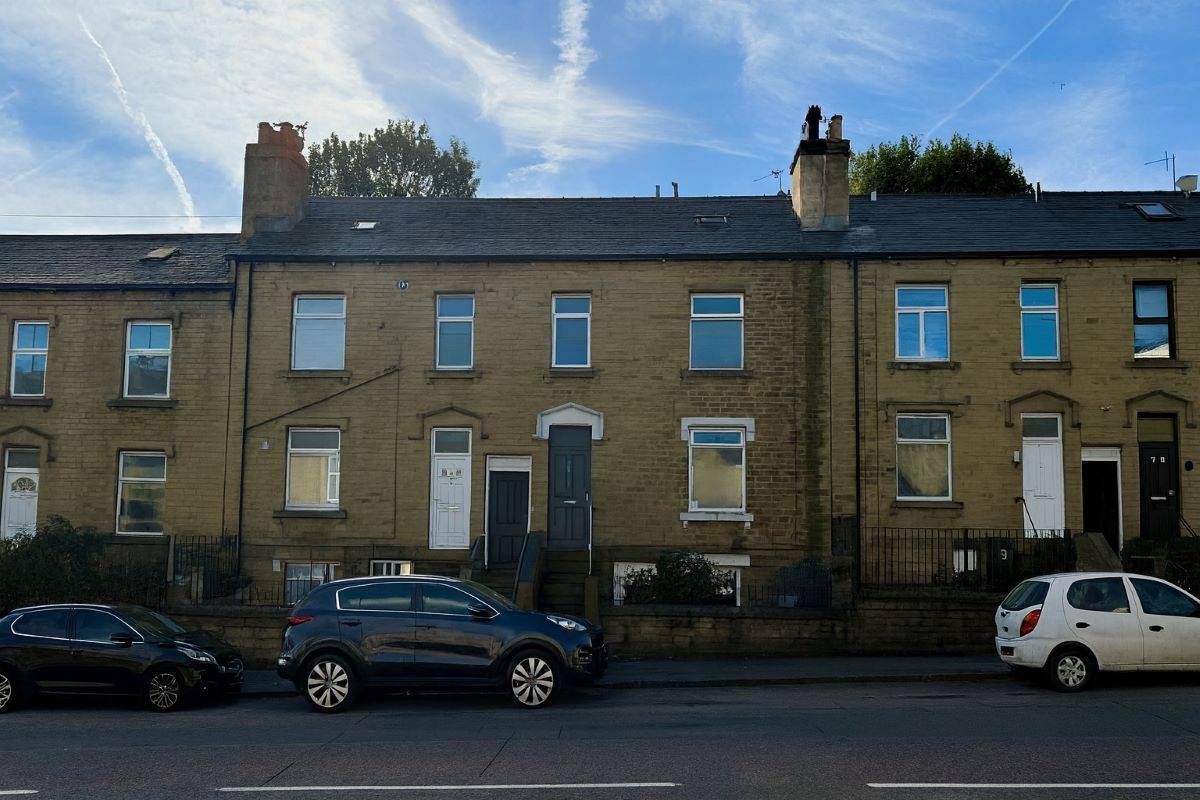 245 Manchester Road, Huddersfield, West Yorkshire, HD1 3JG