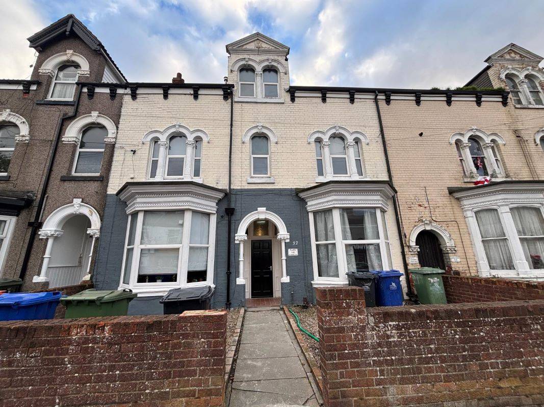 32 Grimsby Road, Cleethorpes, South Humberside, DN35 7AB