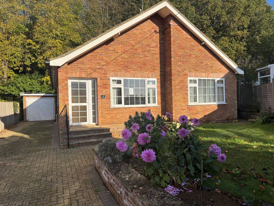 8 Hawthorn Drive Dersingham, King's Lynn, Norfolk, PE31 6QG