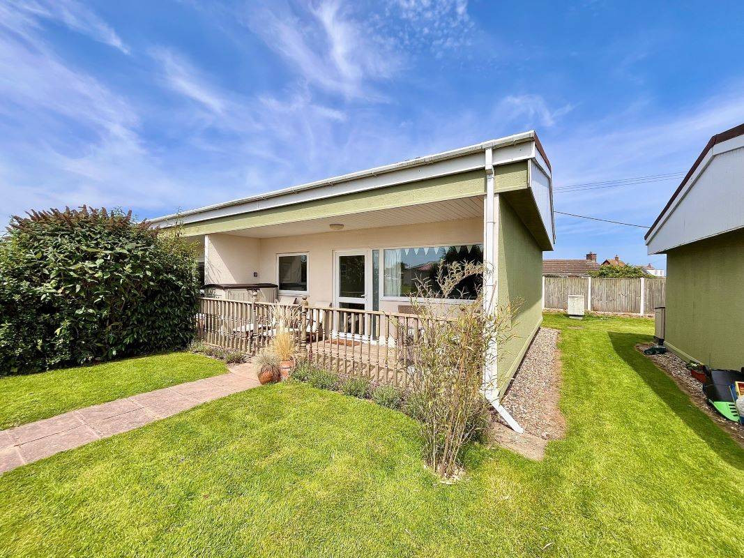 16 Rainbows End Chalet Park Mill Lane, Bacton, Norfolk, NR12 0HN