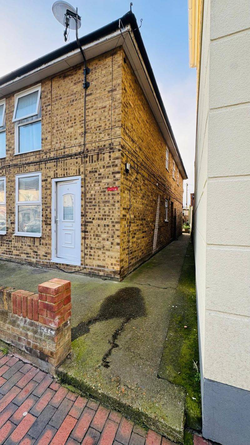 Flat 4 60 East Street, Sittingbourne, Kent, ME10 4RT