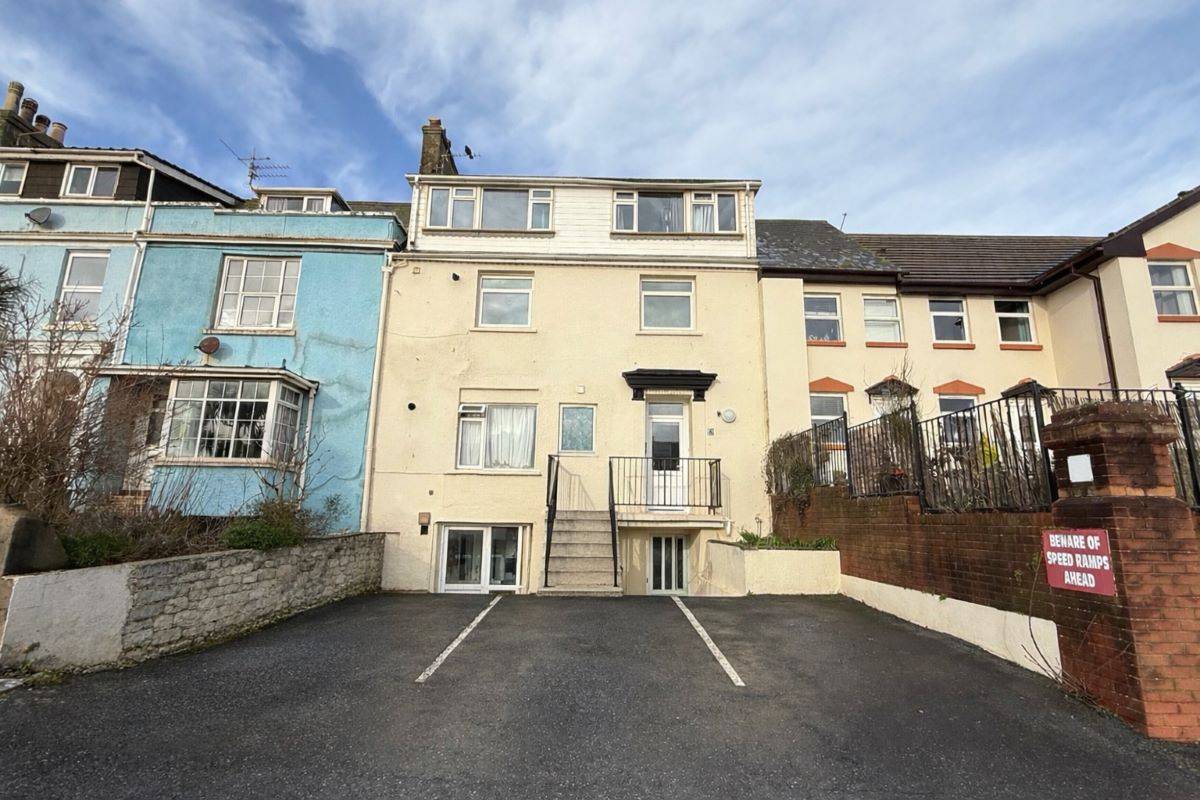 Flat 3 8 West Cliff, Dawlish, Devon, EX7 9DN