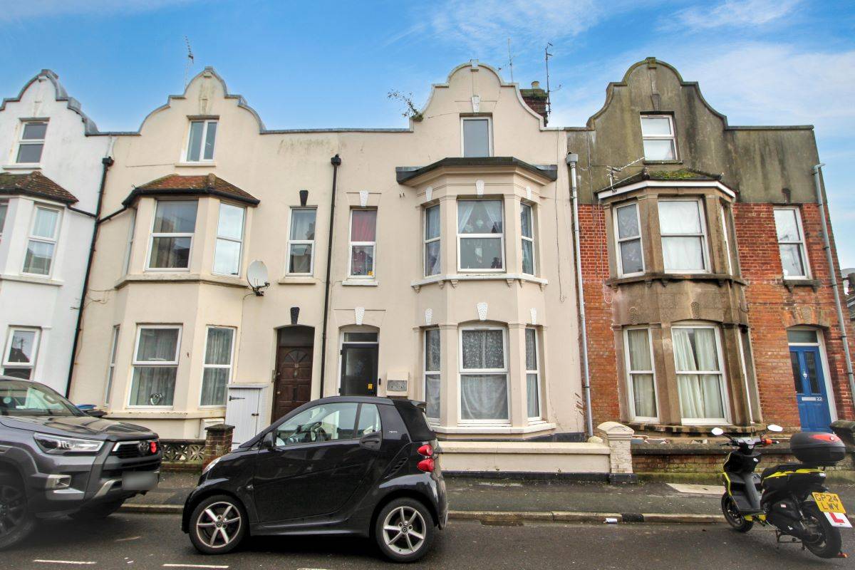 Flat 3 20 Clifton Road, Littlehampton, West Sussex, BN17 5AS