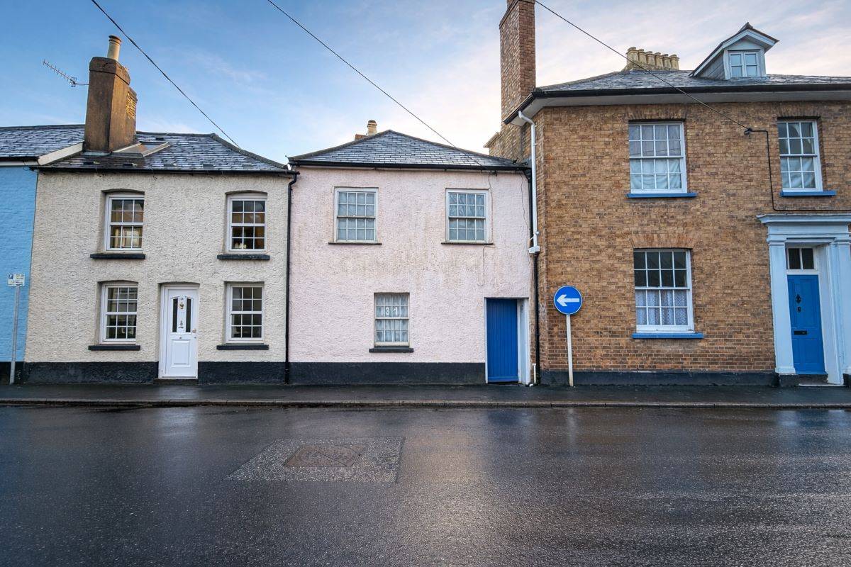 31/31A Church Street, Tiverton, Devon, EX16 5HX