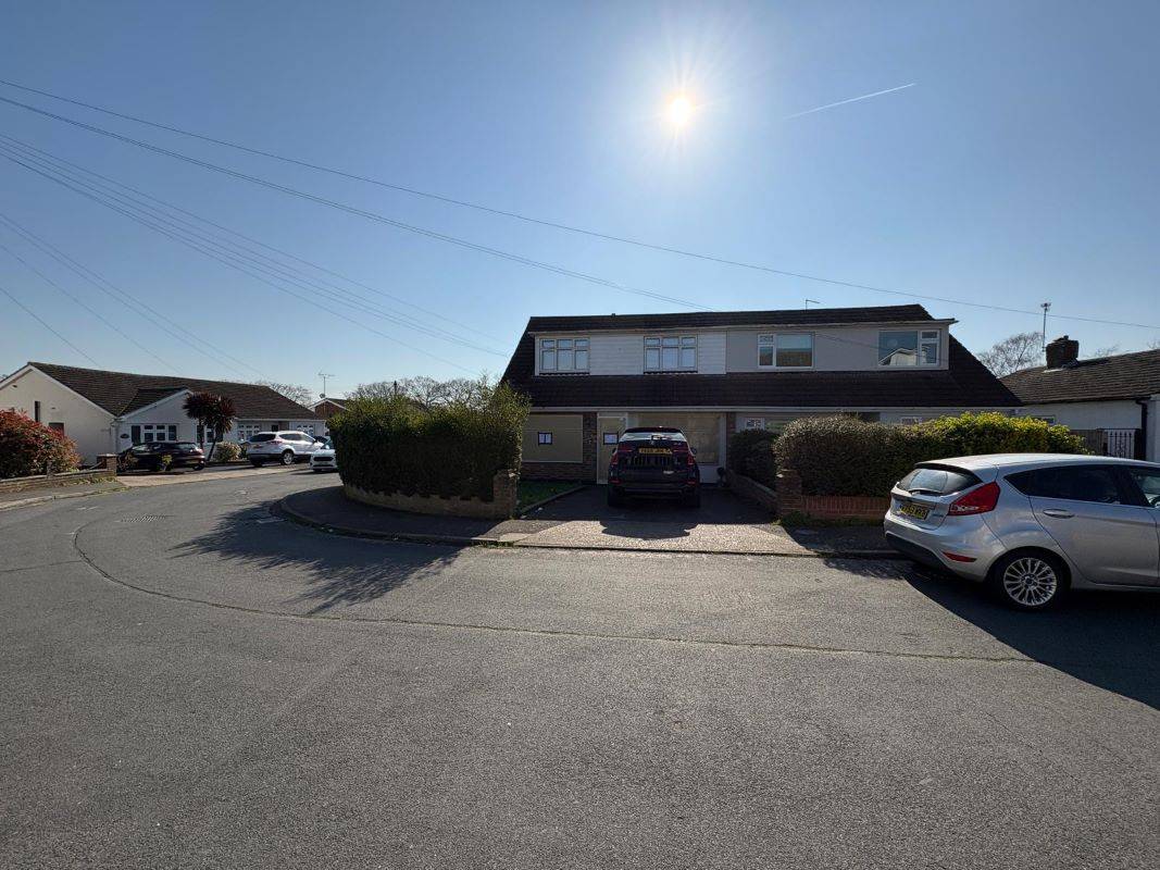 6 Swans Green Close, Benfleet, Essex, SS7 3PE