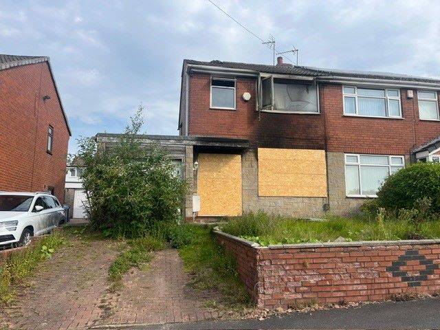4 Pine Grove Royton, Oldham, Lancashire, OL2 6TL