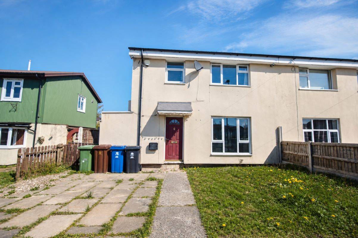 17 Cromer Grove, Burnley, Lancashire, BB10 3HB