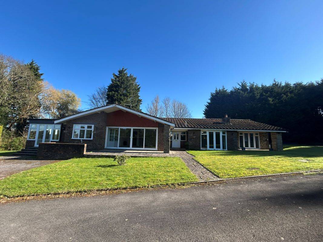 Cemmaes Meadow, London Road, Ashington, Pulborough, West Sussex, RH20 3JR