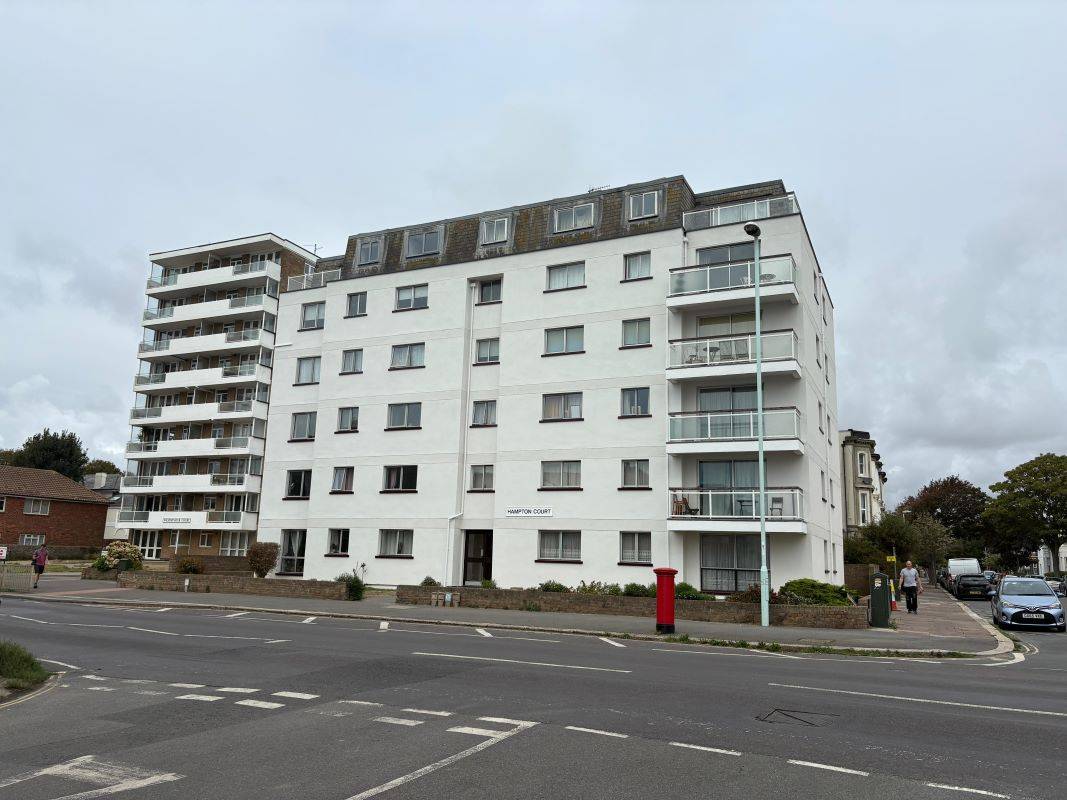 Flat 13 Hampton Court, Brighton Road, Worthing, West Sussex, BN11 2EF