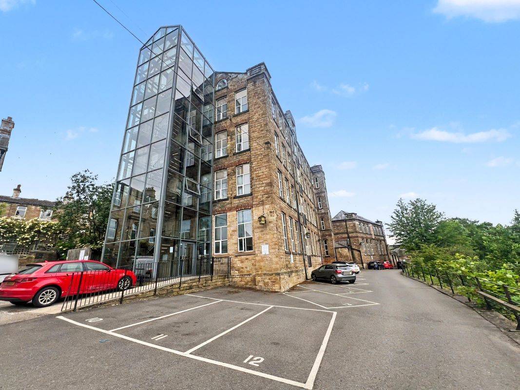 8 Fearnley Mill Drive, Huddersfield, West Yorkshire, HD5 0RD
