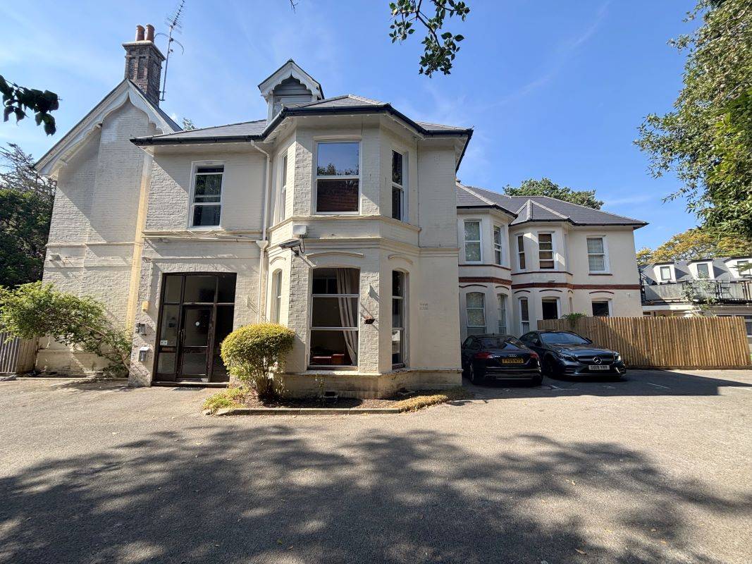Flat 2 Amberwood Grange, Bournemouth, Dorset, BH1 1HY