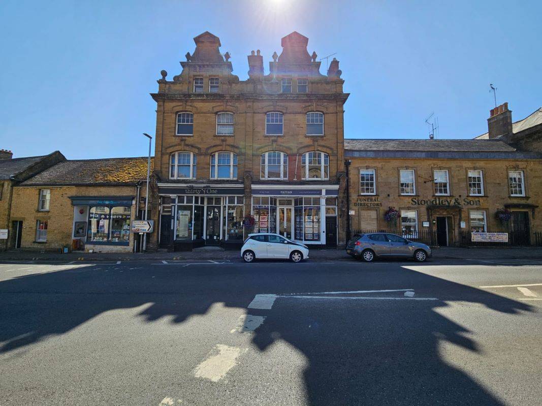 Flat 33 Market Square, Crewkerne, Somerset, TA18 7LP