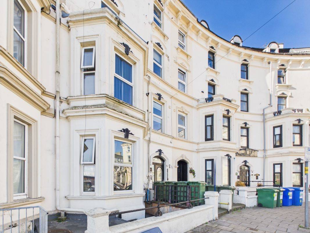 Flat 3, 4 The Crescent, Bridlington, East Yorkshire, YO15 2NX