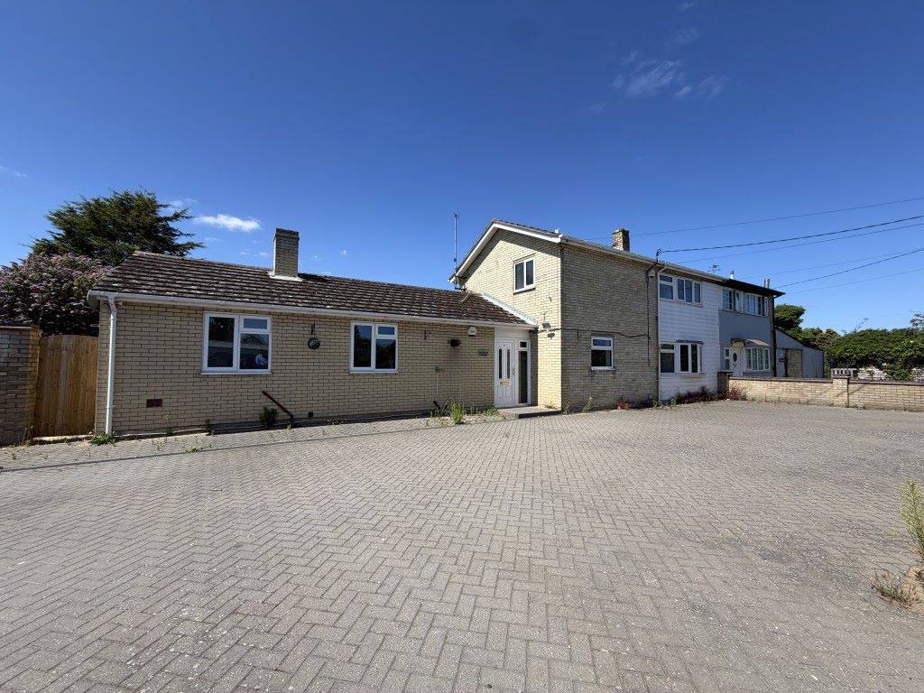 2 Brookmans Farm Cottages Low Road, Harwich, Essex, CO12 3TT