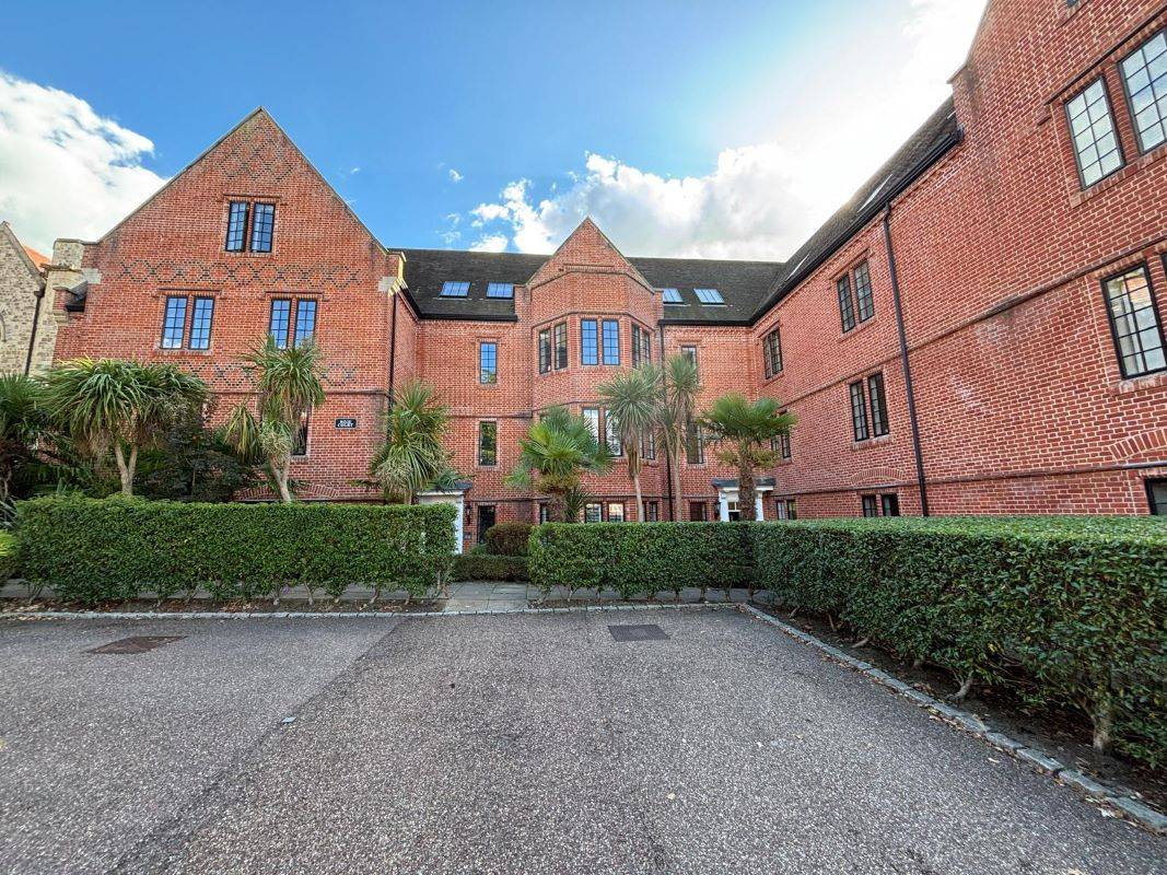 22 Rose Court The Galleries, Brentwood, Essex, CM14 5GJ